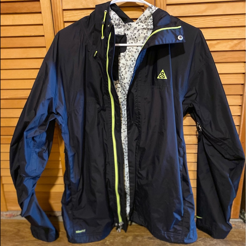 Nike ACG fitstorm rain jacket